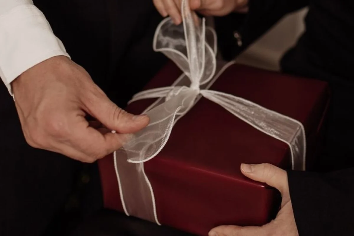 download (28) gift box